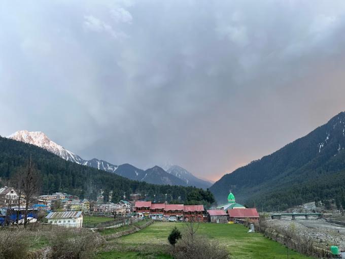 The Quiet Resort Pahalgam Exterior photo
